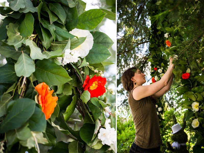 Botanique_Barbara_Kinney_Photography_Setting_Up_Garland (1)